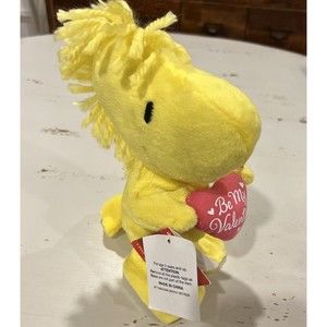 Dandee Peanuts Woodstock Plush Be My Valentine Heart, Musical Plays Linus & Lucy